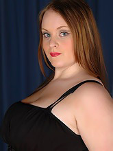 fat babe posing topless