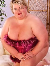 Big Heavy Plumper Exposing Fat...